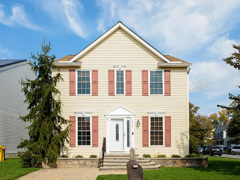 1772 Grande View Ave — Photo 1
