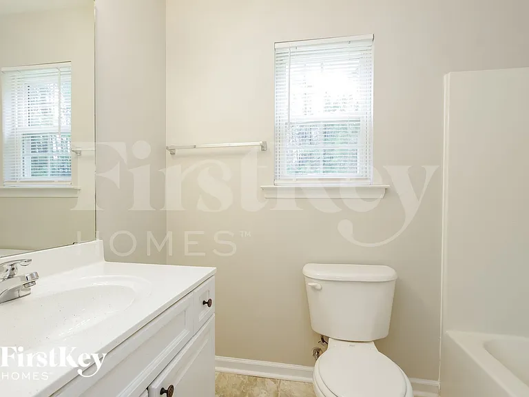 5823 Hamilton Oaks Dr — Photo 14