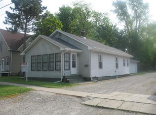 924 N George St, Clinton, IL 61727