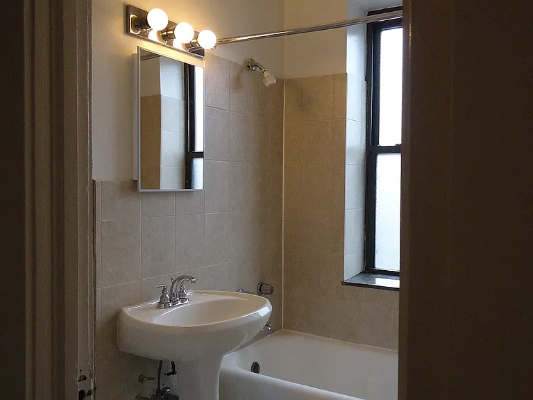 Lakeside 6241 — Photo 9