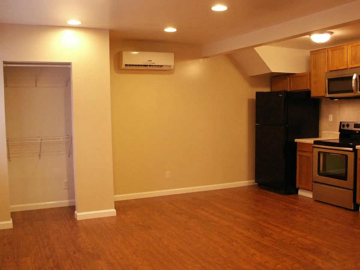 Studio, 550 sqft, $1,150 — Photo 2