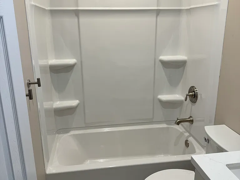 Tub Enclosure with Shelves