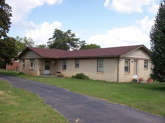2nd image of 702 Willoughby Ln