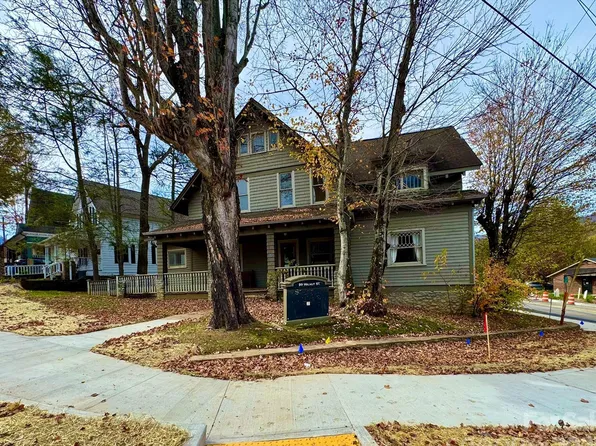 99 Walnut St, Waynesville, NC 28786