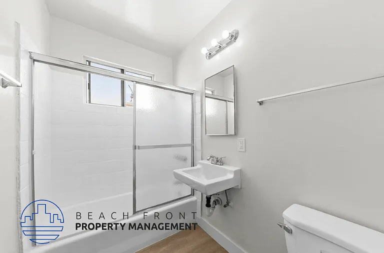 608 W Hyde Park Blvd — Photo 21