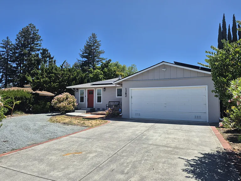 1280 Theresa Ave — Photo 1