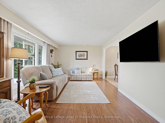 5th image of 2049 Marchmont Rd