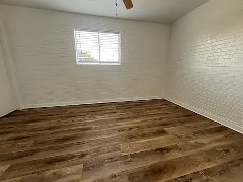 Crestwood Apartments — Photo 14