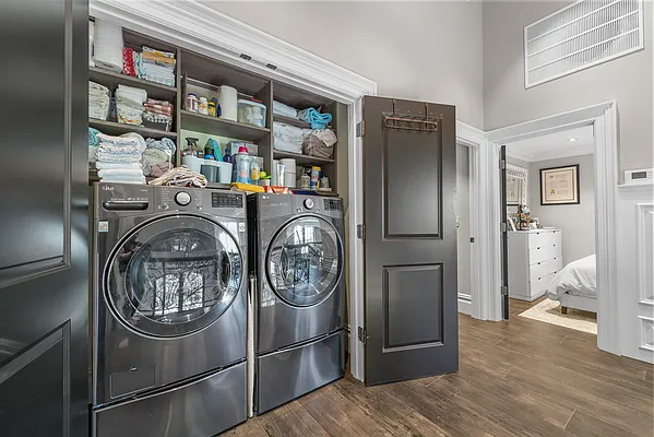 Sold by PRENDAMANO REAL ESTATE | media 42