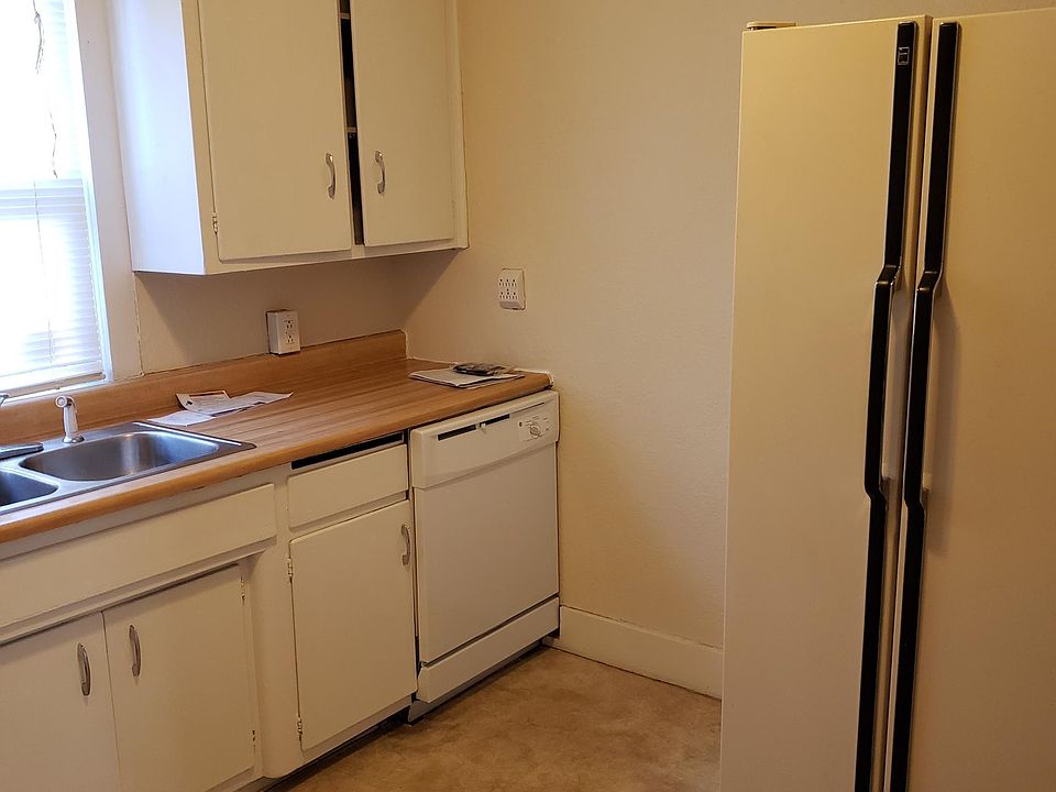1st image of 212 W McKibben St