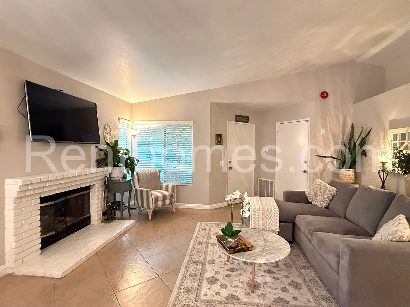 SW Escondido, 2175 Johnston Rd, Solar Panels, AC, Fireplace, LVP Floors, Granit Counters, 2 Car G... — Photo 2