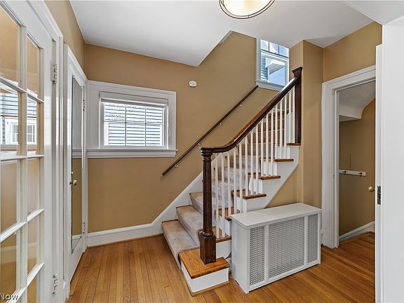 3rd image of 3349 E Monmouth Rd