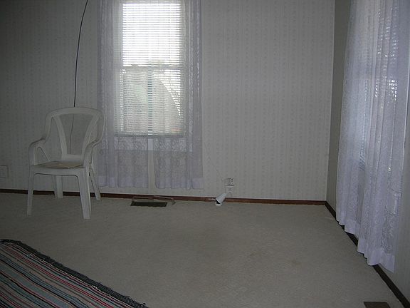3rd image of 430 Pearl Ave
