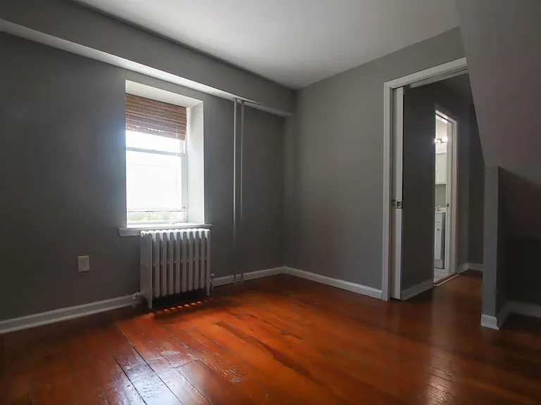 475 Krams Ave — Photo 14