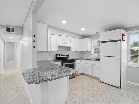 3rd image of 2019 24TH AVENUE W