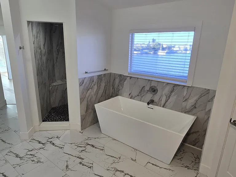Master soaking tub and shower