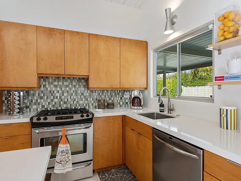 282 N Orchid Tree Ln — Photo 12