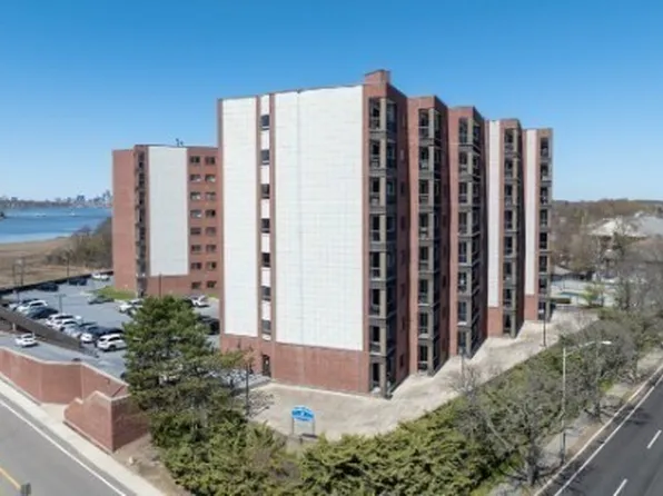 90 Quincy Shore Dr APT 404, Quincy, MA 02171