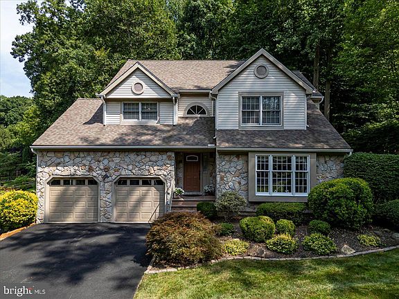 2nd image of 19 Canterbury Dr