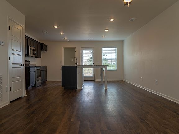 2nd image of 825 S Parrot Ln