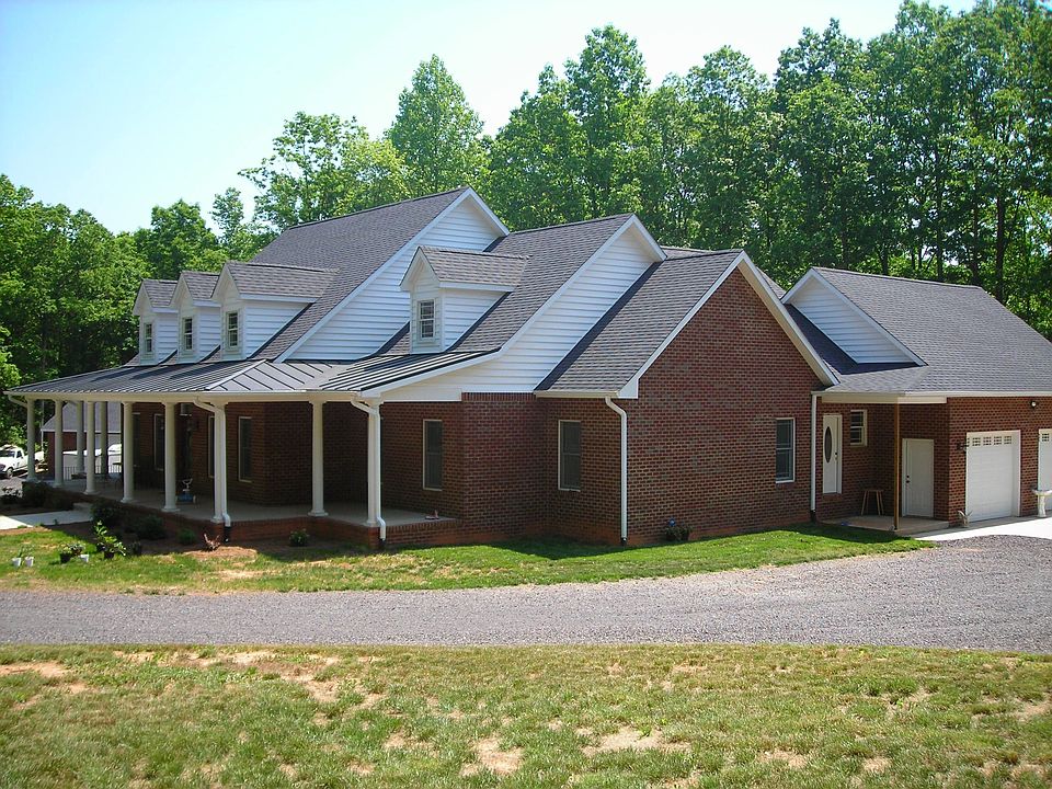 In ground heated pool, 30x40 detaxched brick garage, 10 acres!