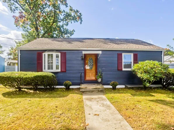 29 Marguerite St, Chicopee, MA 01020