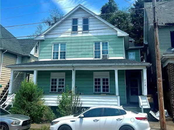 207/209 Lincoln Ave, Connellsville, PA 15425