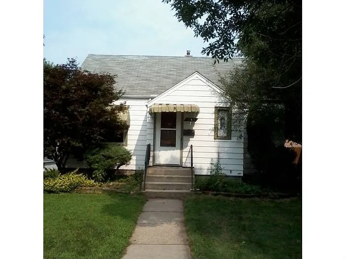 17941 William St photo 1