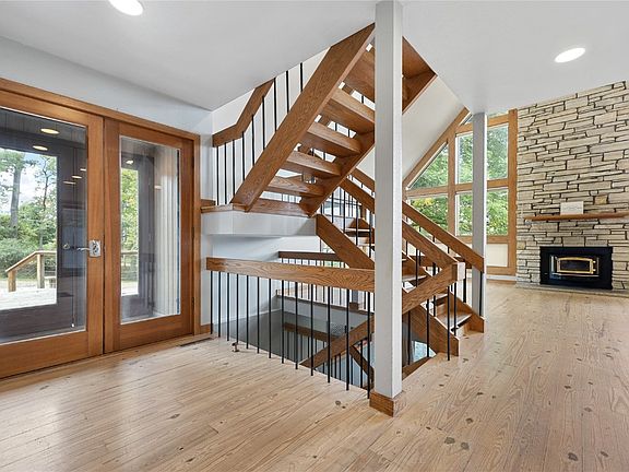 3rd image of 1929 Cottage Park Dr NE