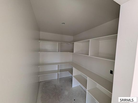 4th image of 536 Meadowbrook St
