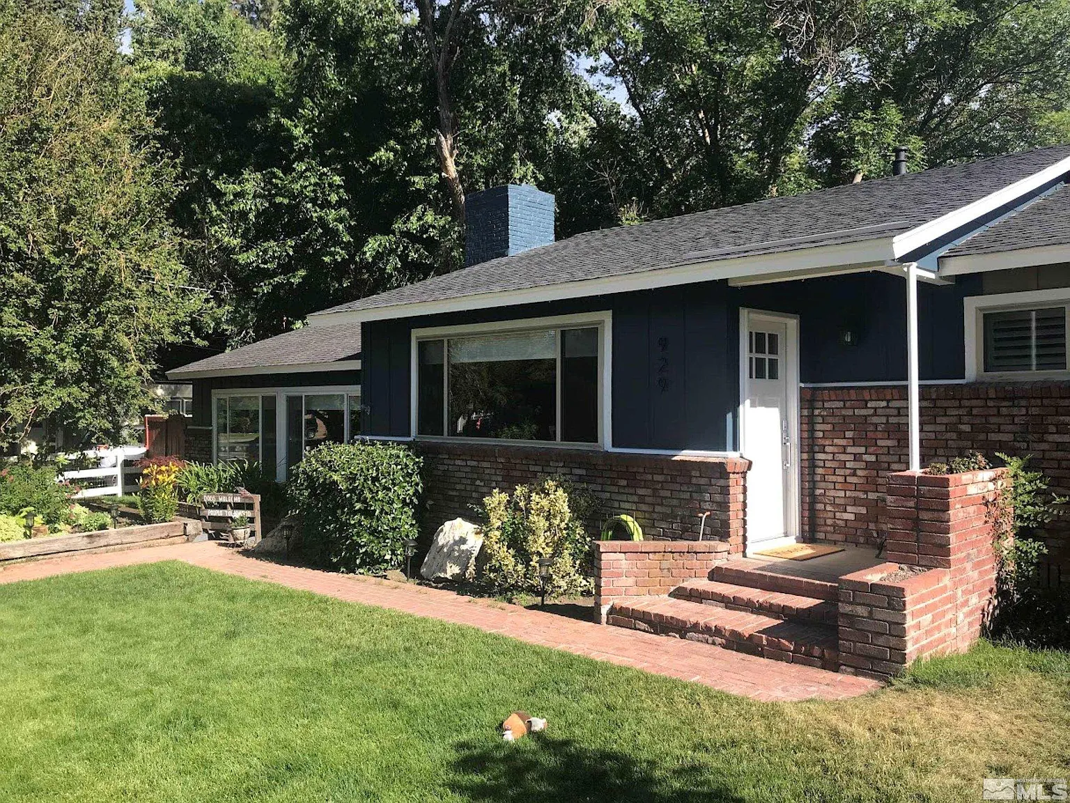 929 W King St photo 1