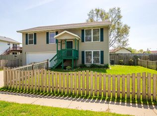 6219 Appomattox Rd, Davenport, IA 52806