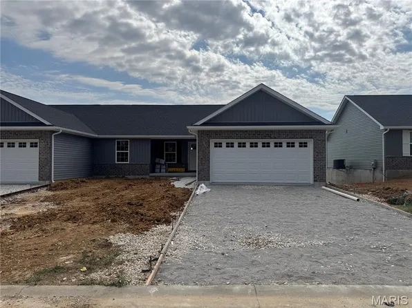 266 Railroad St, Moscow Mills, MO 63362