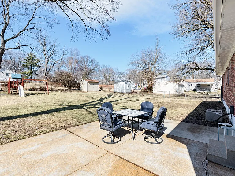 345 Aubuchon St — Photo 30