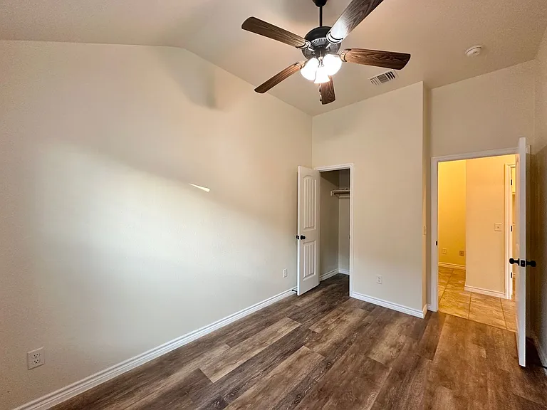 507 Sladecek Dr — Photo 13
