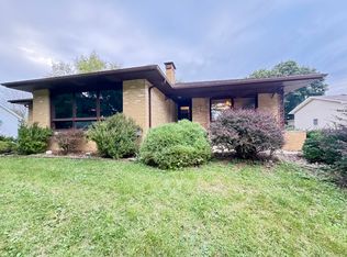 909 W Washington St, Clinton, IL 61727