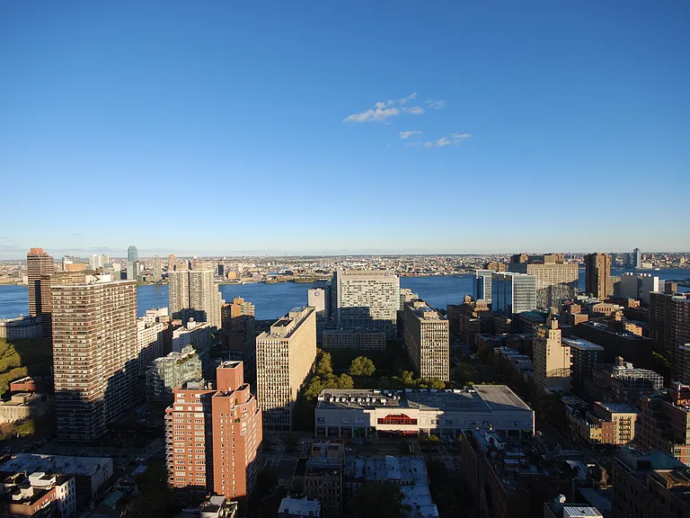 200 E 32nd St #21C — Photo 10