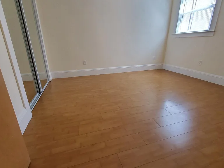 2597 Telegraph Ave #D — Photo 9