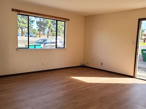 3rd image of 1705 Cliffside Dr #A