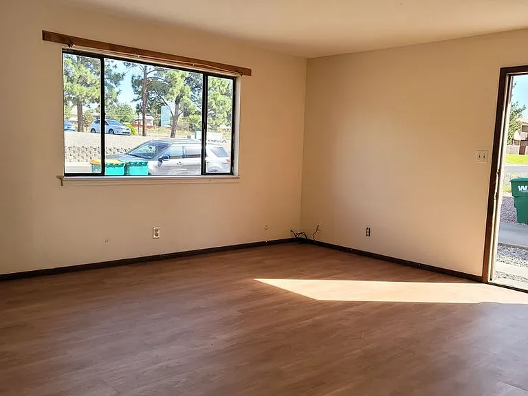 1705 Cliffside Dr — Photo 3