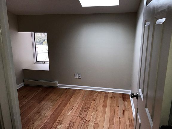2nd image of 28 White St