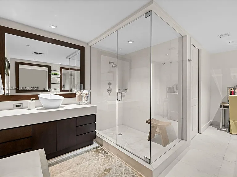 4924 Fisher Island Dr #4924 — Photo 38