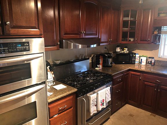 2nd image of 440 Vista Way