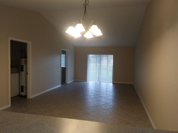 4th image of 717 SE 8th St APT 1