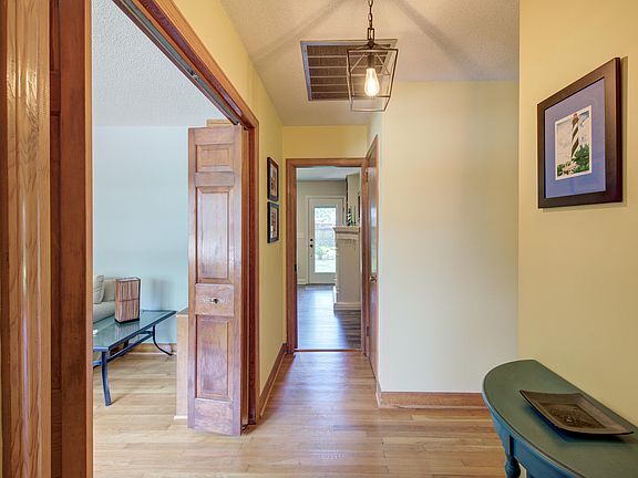 2nd image of 4717 Farmal St