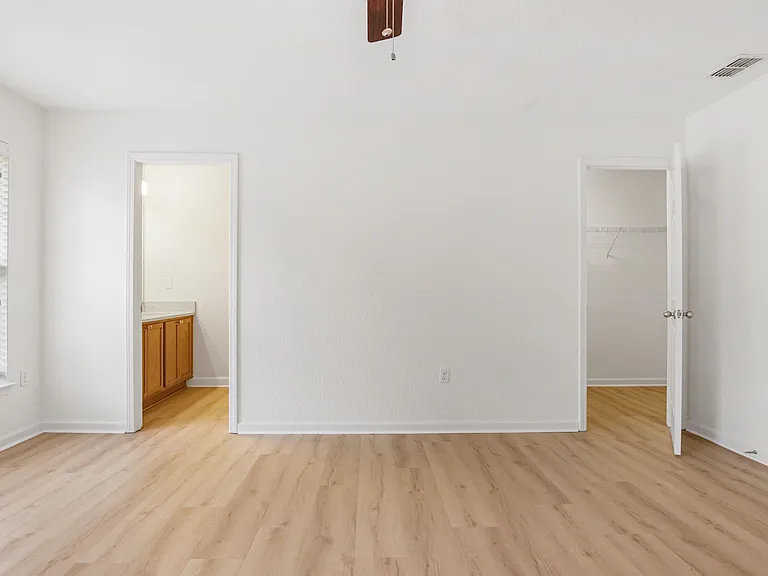 217 Sand Oak Blvd — Photo 26