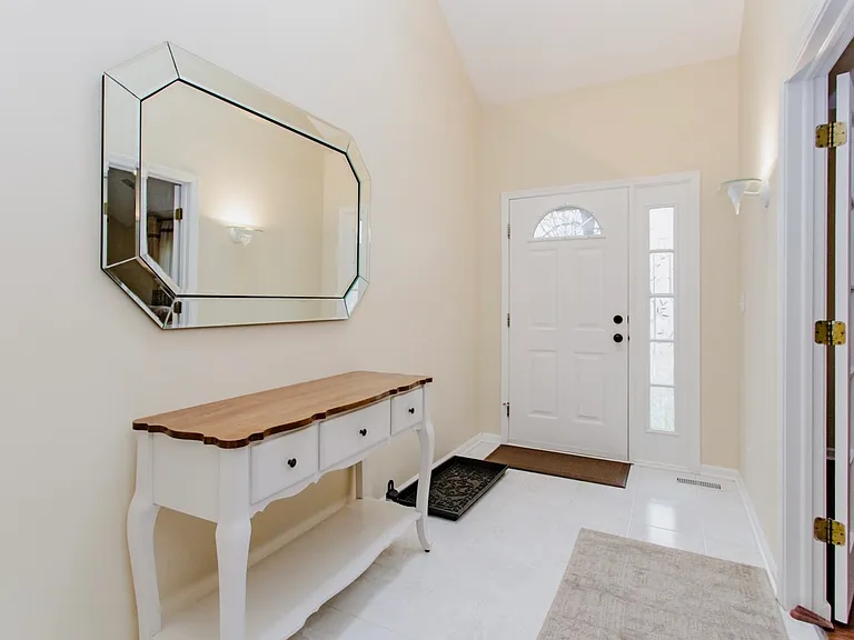 814 Dunhill Dr — Photo 3
