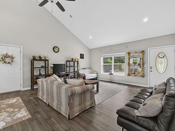 5th image of 488 Rockhill Drive