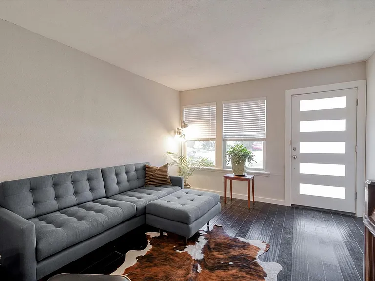 5502 Burgundy Dr — Photo 2