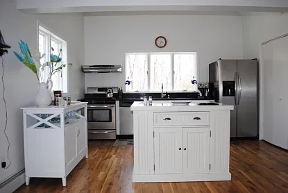 Privacy With 3 Bedrooms and Heated Pool — Photo 2